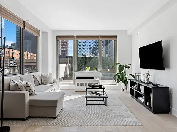 44-15 Purves St #3B, Long Island City, NY 11101