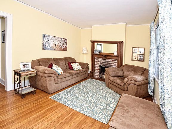 3rd image of 1209 Corbett Ave #1