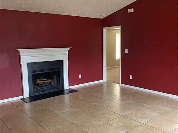 3rd image of 483 Northwoods Dr