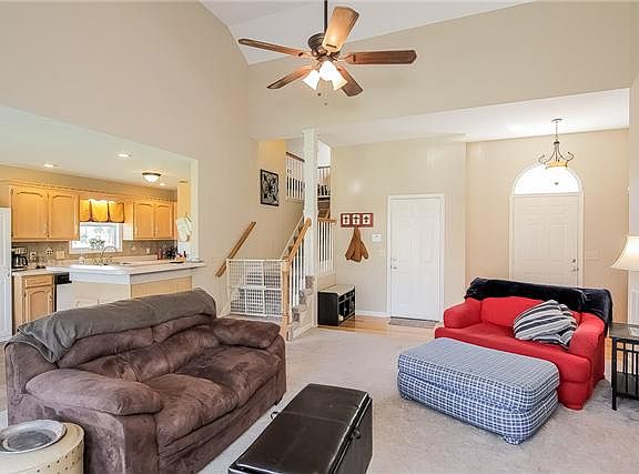 5th image of 326 Buckingham Blvd