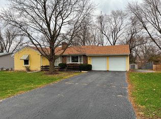 121 Oaklawn Ave, Oswego, IL 60543