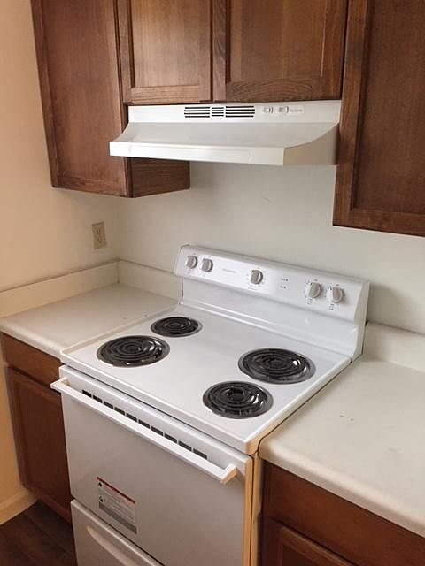2nd image of 1551 Merry Oaks Ct