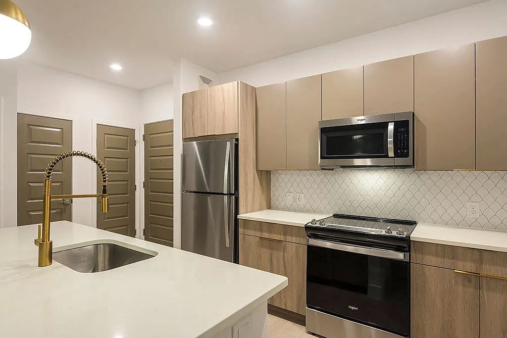 333 Ellington Apartments — Photo 2
