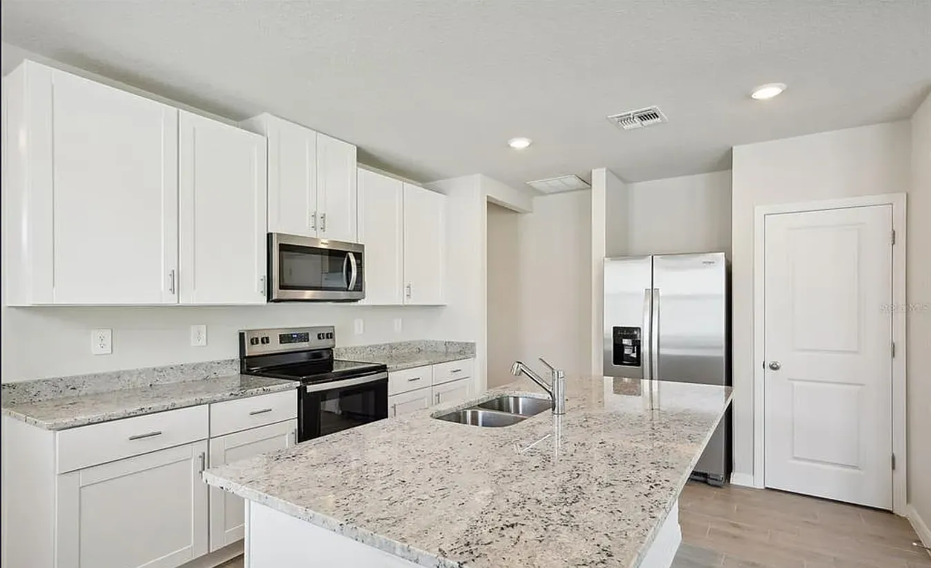 3722 Radiant Mountain Dr — Photo 2