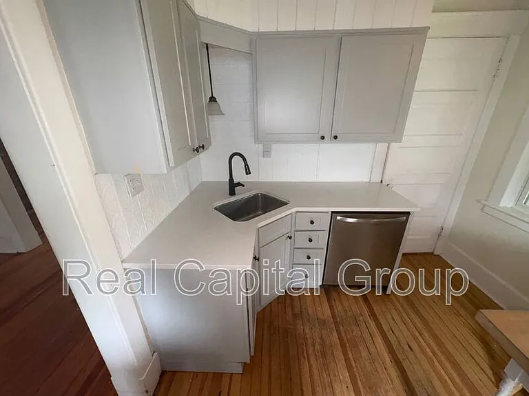 376 Kenwood Ave — Photo 21