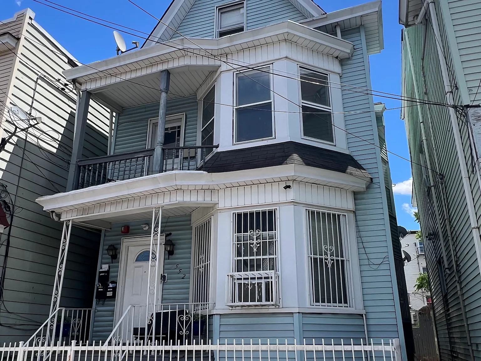 2 bed, 580 sqft, $1,900 — Photo 1
