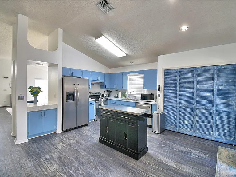 2935 Dickens Cir — Photo 59