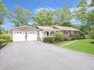 93 New St, Great River, NY 11739