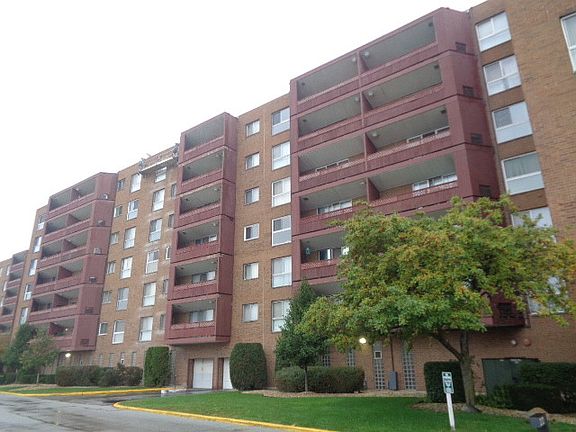 2nd image of 200 Park Ave APT 518