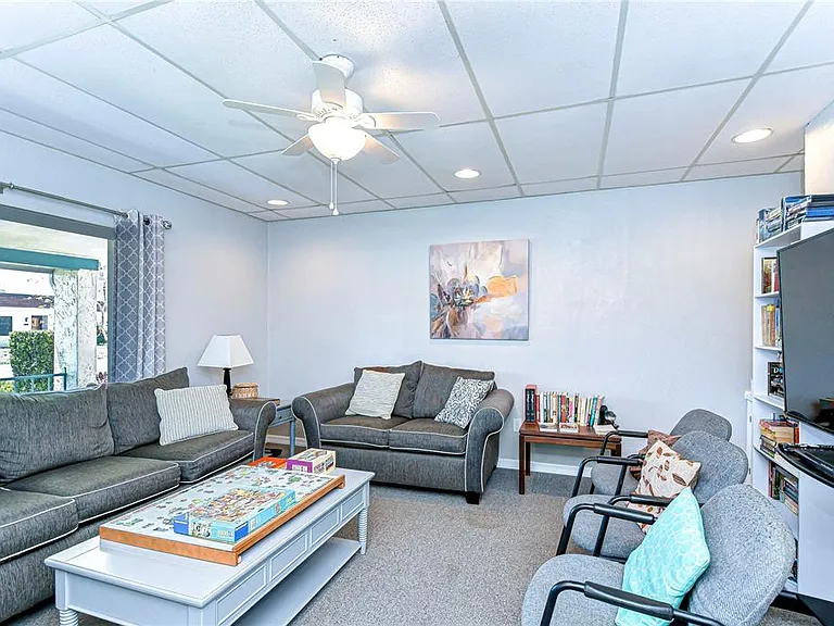 13870 Oakwood Ln — Photo 35