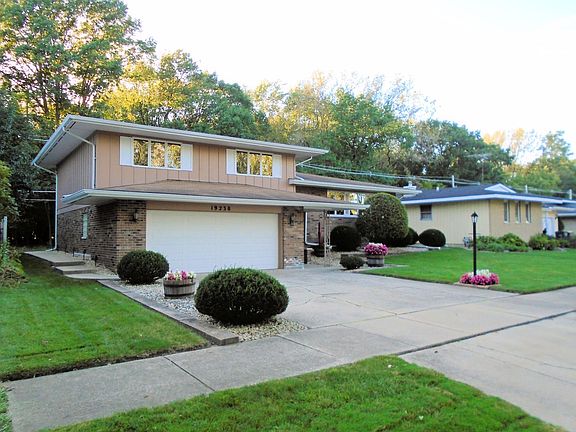 2nd image of 19238 Wildwood Ave