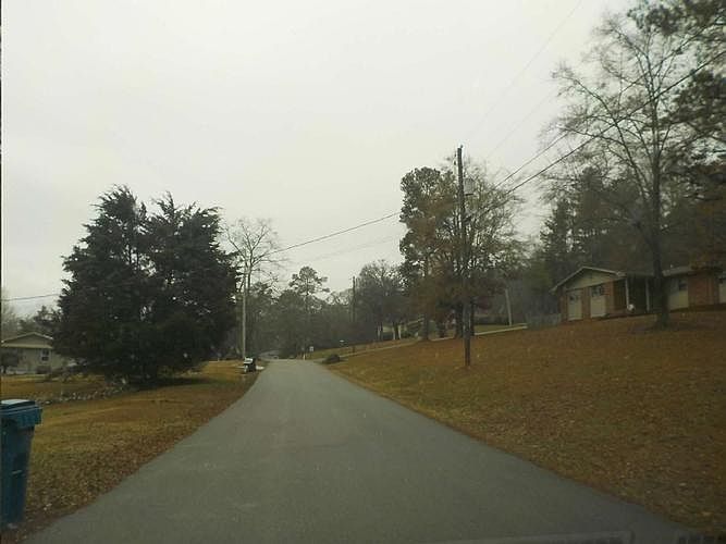 2nd image of 924 Cecile Dr