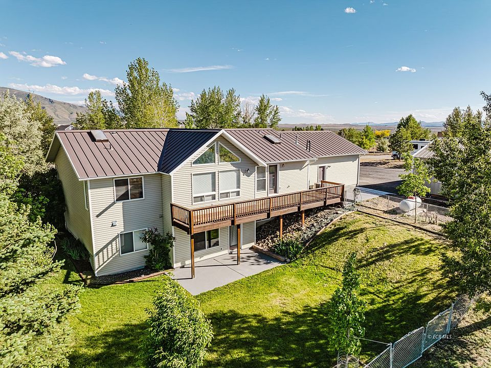 1st image of 807 Silver Oak Dr