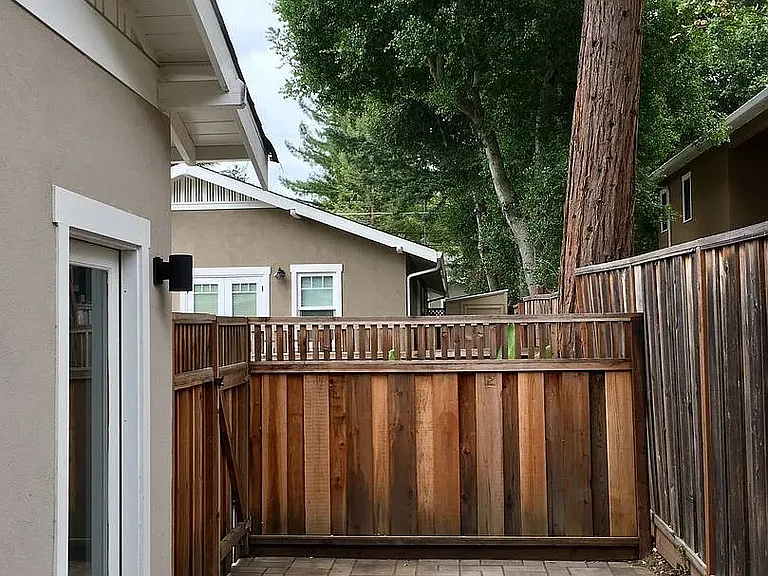 Ferris Ave — Photo 10