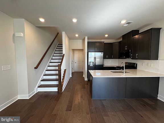 2nd image of 377 Foundry St