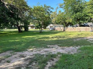 1002 E Humbleway St, Overton, TX 75684