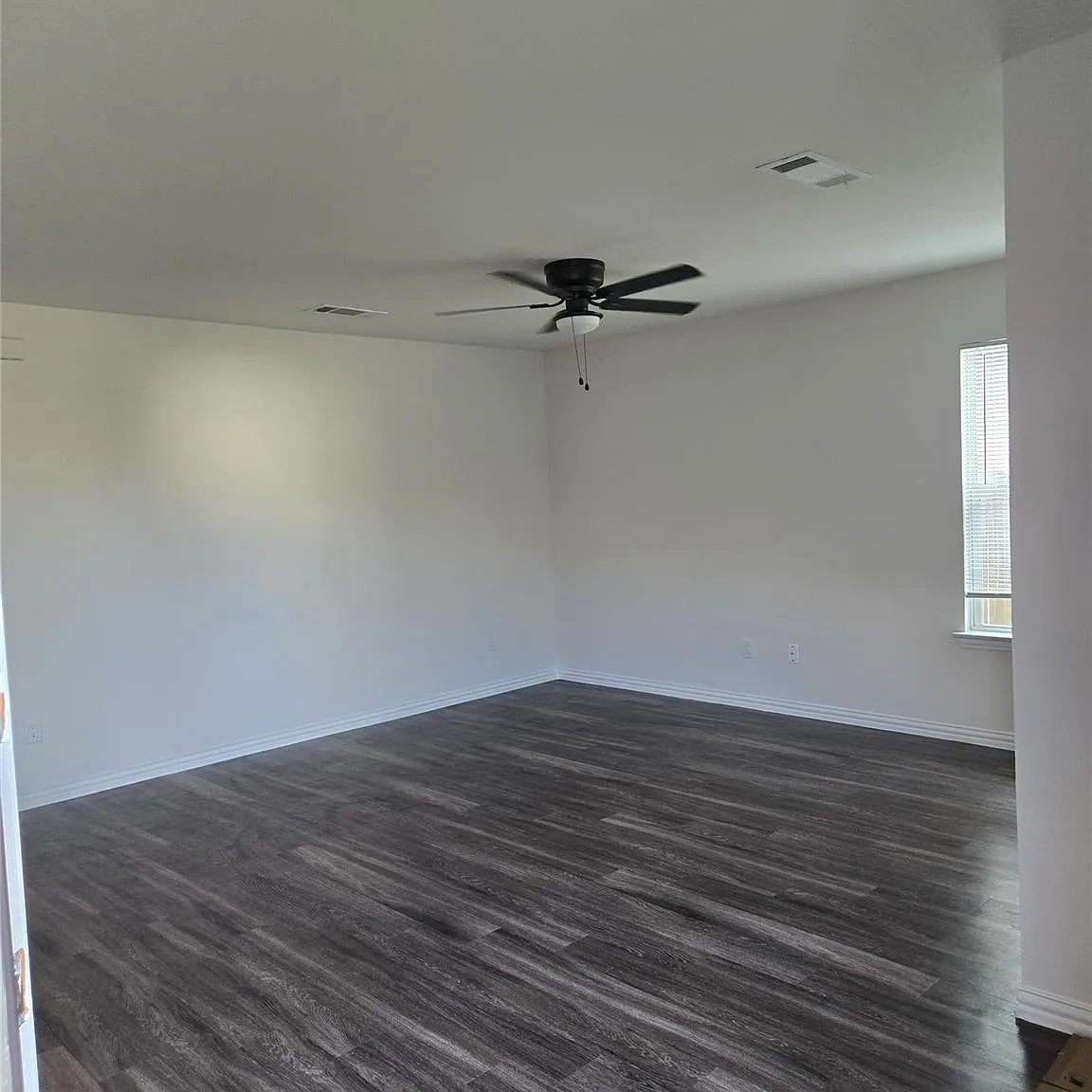3 bed, 2.0 bath, 1964 sqft, $1,750 — Photo 2