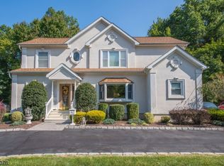 7 Orlando Dr, Fairfield, NJ 07004