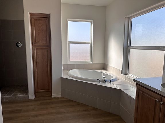 5th image of 3332 W 36th St