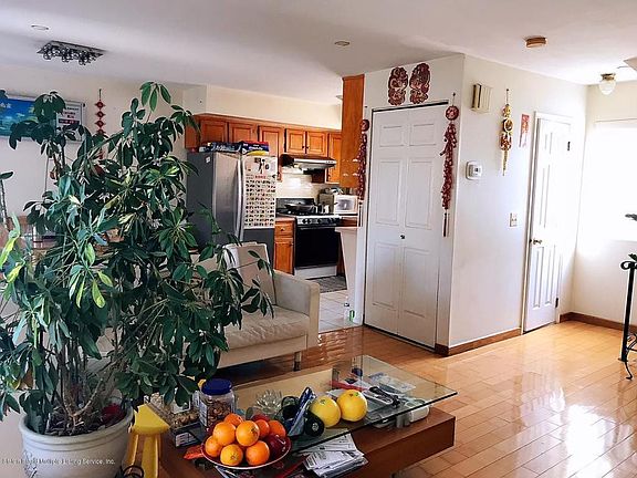 5th image of 26 Vienna Ct