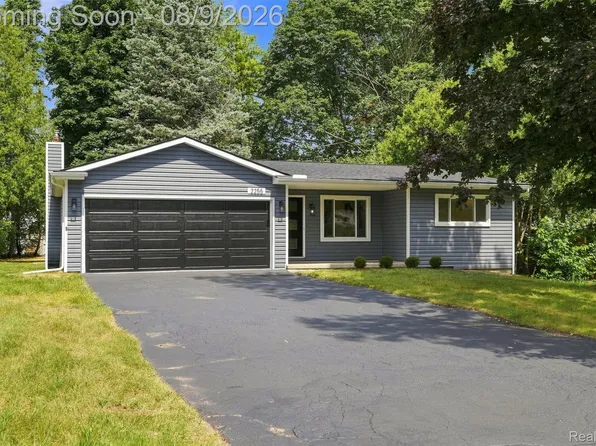 2255 Bedford Rd, Bloomfield Hills, MI 48302