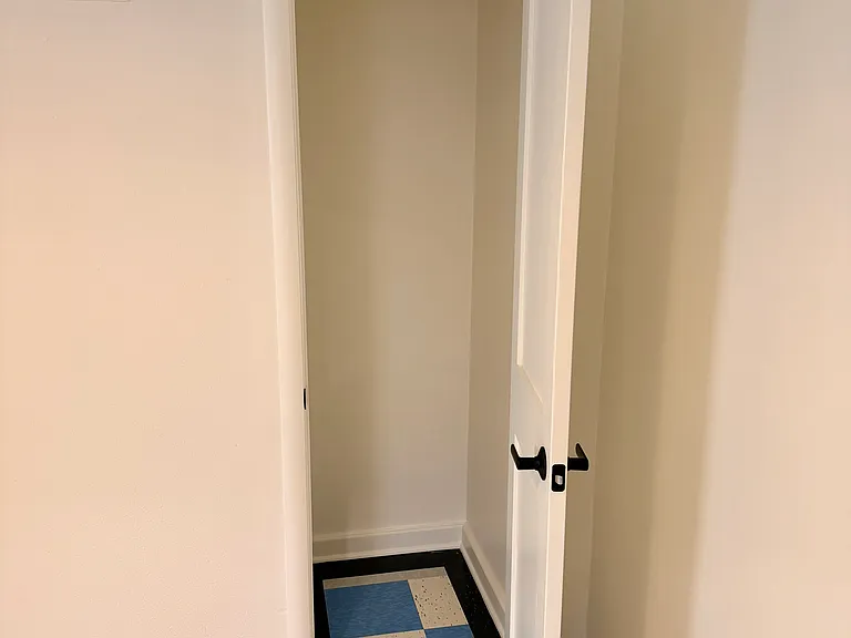 1015 W 9th St #3 — Photo 6