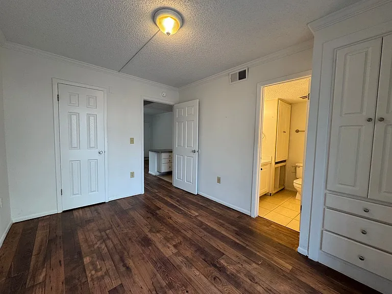 139 Oyster Bay Cir #130 — Photo 21