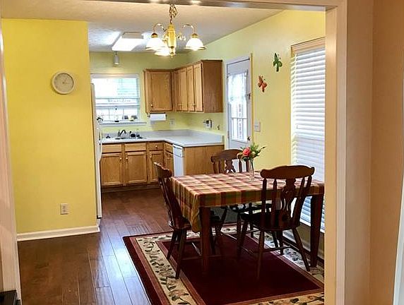 5th image of 808 Cottage Ln