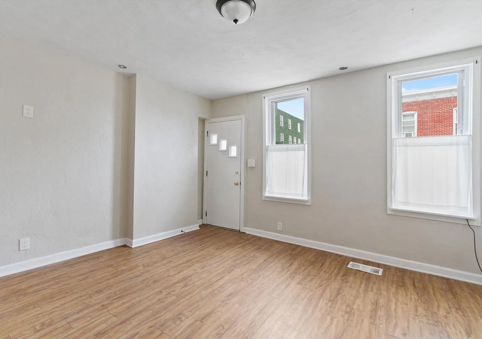 Coming Soon - Spacious 3 Bedroom, 1.5 Bath Home in North York - Central York School District. — Photo 4