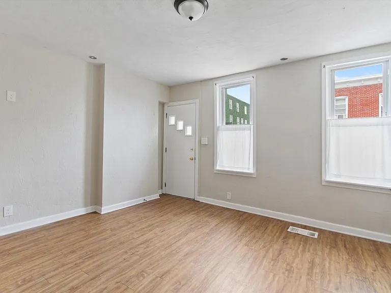 40 Laurel St — Photo 4