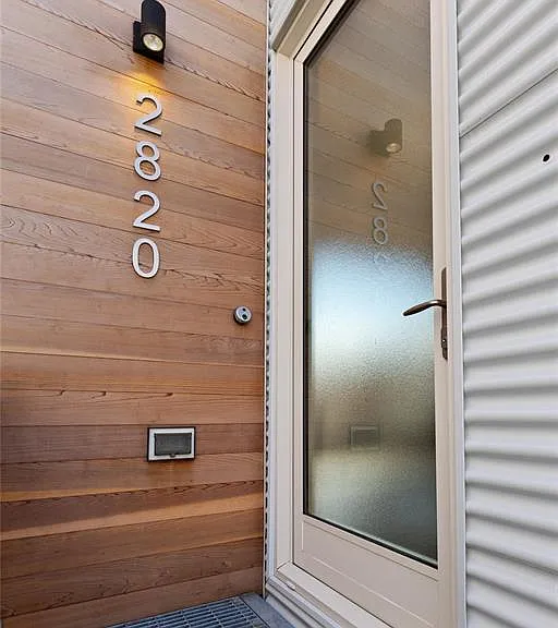 2820 John R St — Photo 2