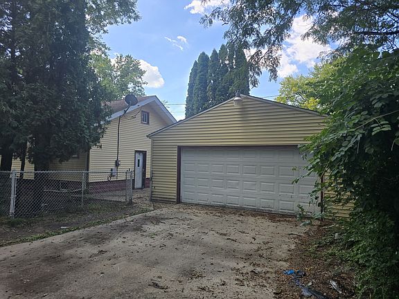 2nd image of 543 Sumner St