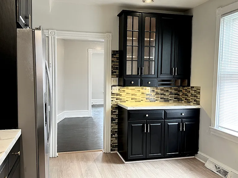 539 E Fulton St — Photo 5