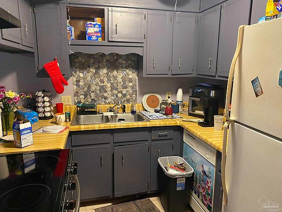 3rd image of 607-609 611th Ave N #63