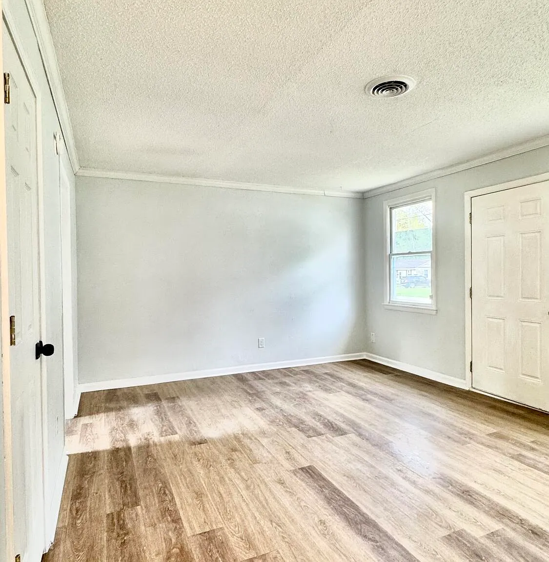 2 bed, 1.0 bath, $985 — Photo 4