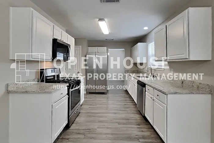 3515 Saint William Ln — Photo 4