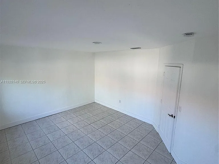 3021 SW 2nd Ave — Photo 14