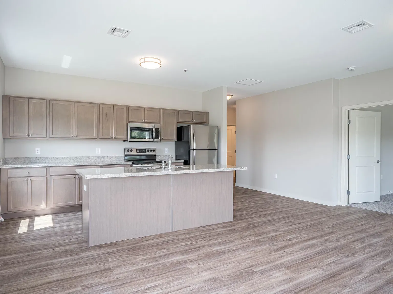 2 bed, 1115 sqft, $1,825 — Photo 3