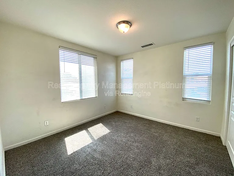 2534 Mustang Dr — Photo 37
