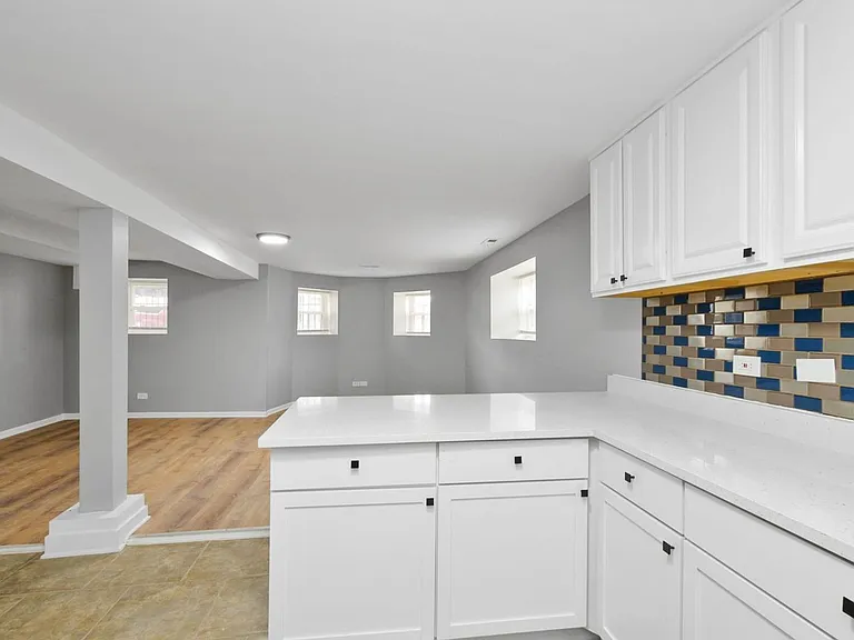 5201 S Calumet Ave — Photo 8