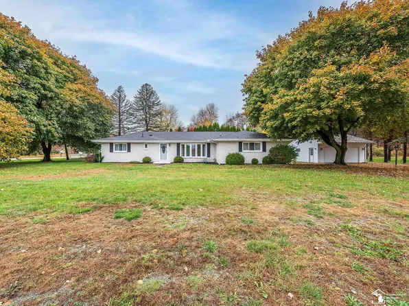 8901 Jackman Rd, Temperance, MI 48182