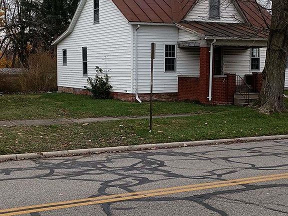 4th image of 222 W Charles St