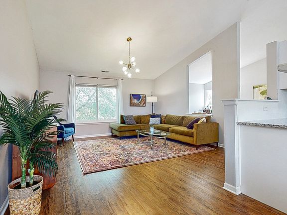 2nd image of 955 Parkhill Cir