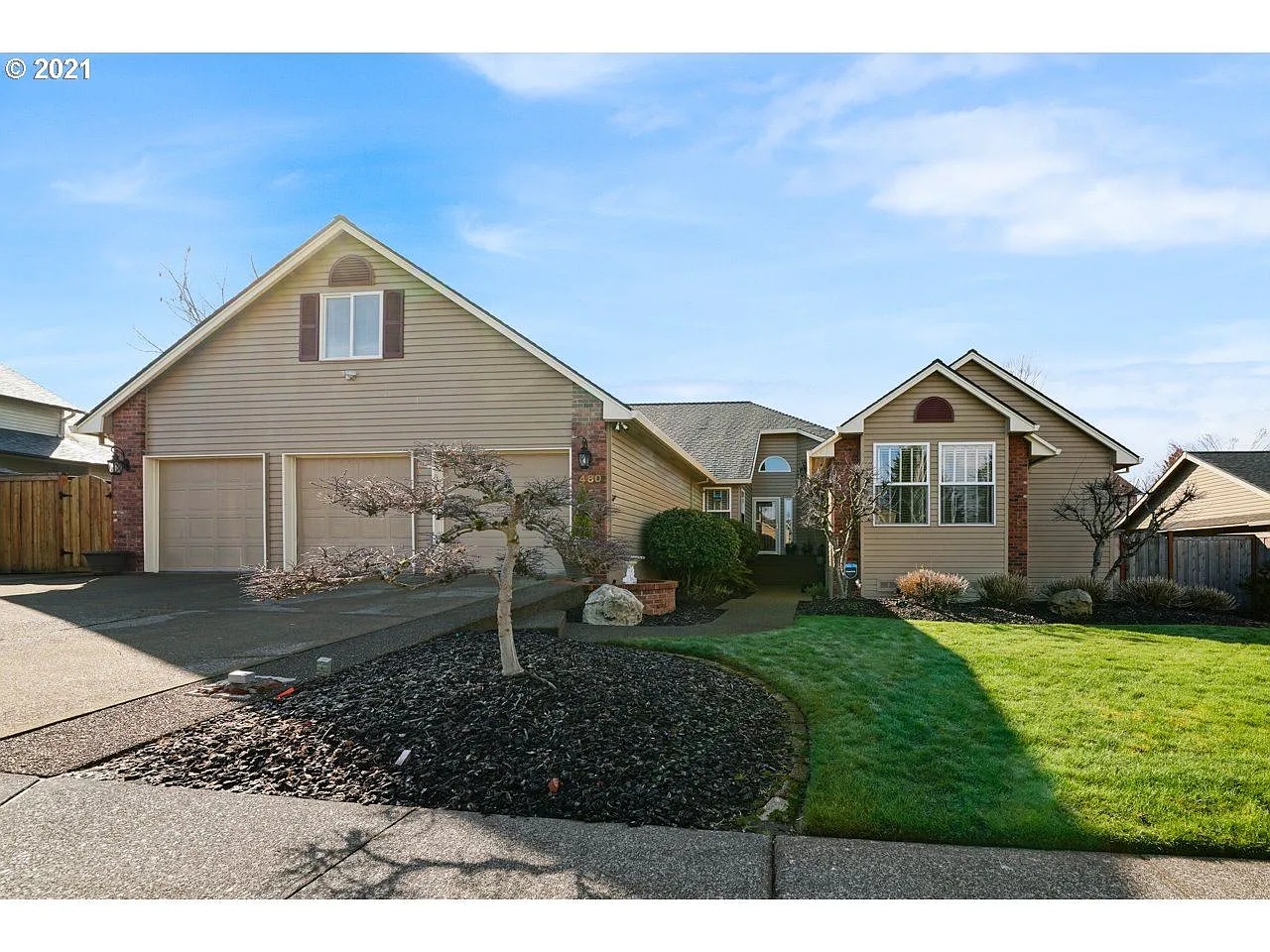 1480 NE Hoffman Dr photo 1