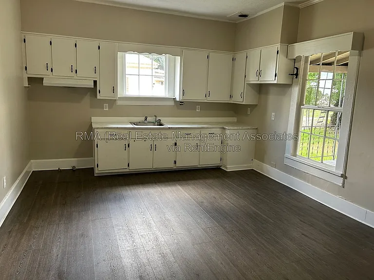 132 Peachtree St — Photo 6