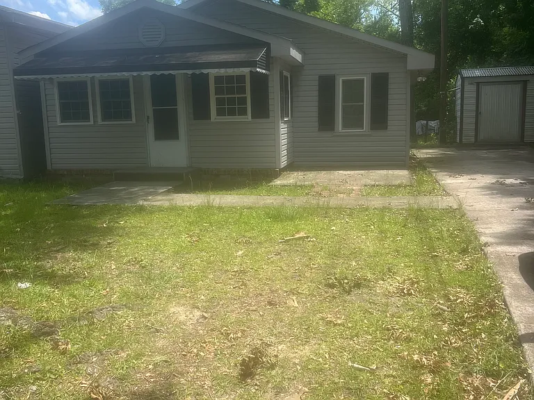 323 Edgefield Ave — Photo 1