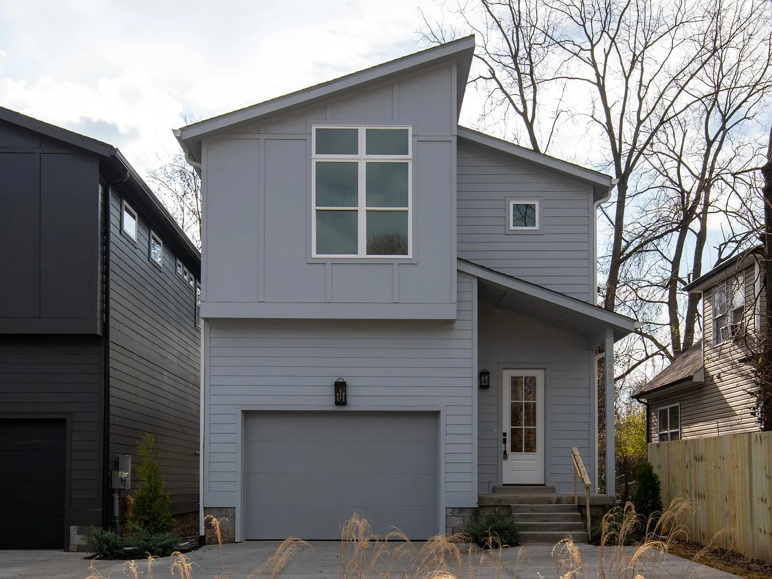 298 Vivelle Ave — Photo 1