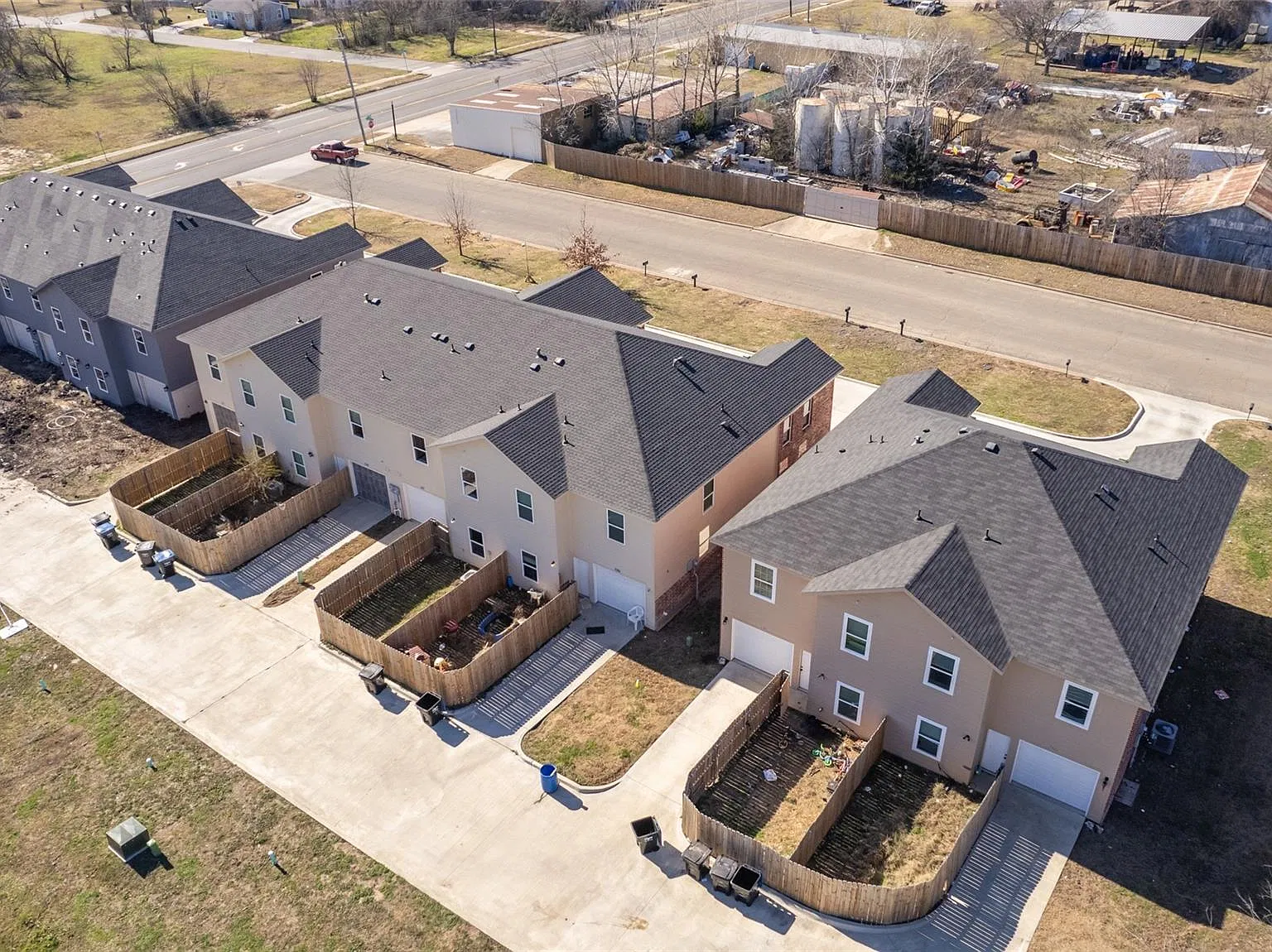 2311 Abilene street — Photo 2