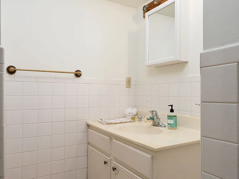 9 Oceanic St #B — Photo 15