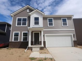 380 Edge Brook Dr, Holly, MI 48442